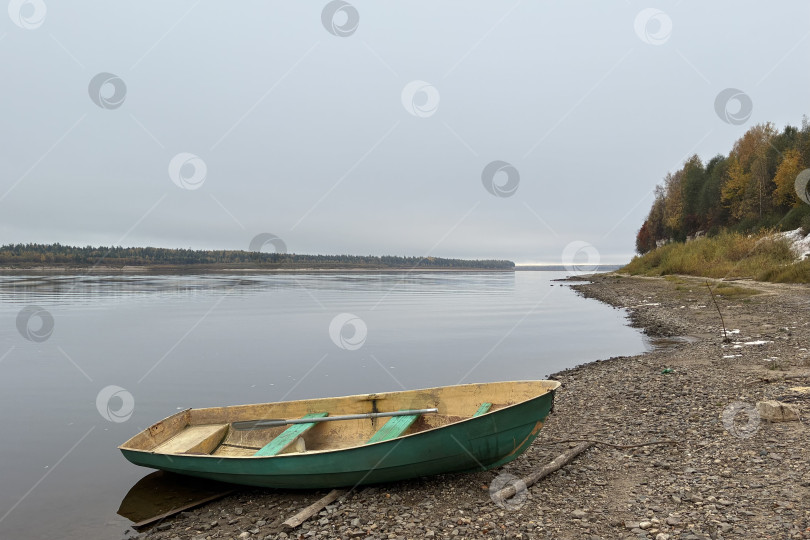 Скачать Лодка на Двине фотосток Ozero
