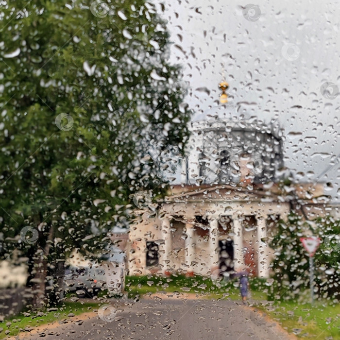 Скачать Сквозь капли дождя фотосток Ozero