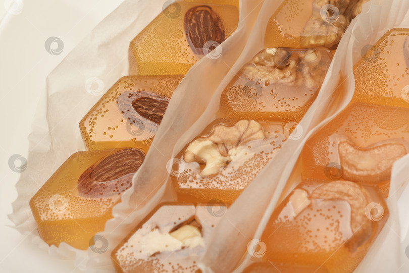 Скачать Апельсиновый джем с орехами. Сладкая закуска. фотосток Ozero