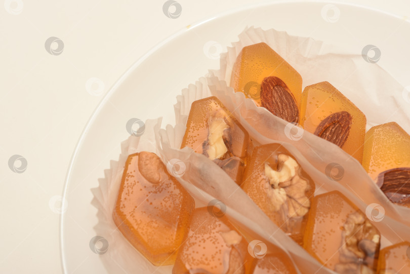 Скачать Апельсиновый джем с орехами. Сладкая закуска. фотосток Ozero