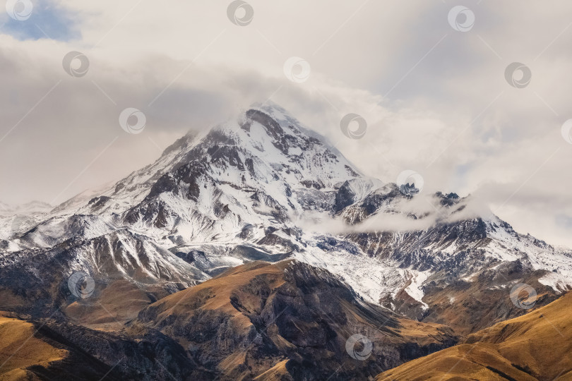 Скачать Гора Казбек. Осенние горы, Грузия фотосток Ozero