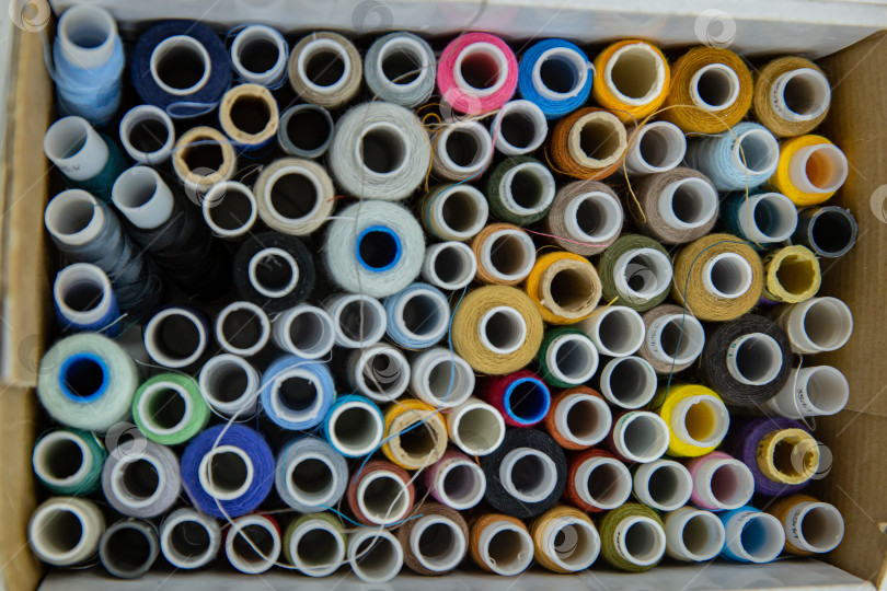 Скачать Катушки с нитками фотосток Ozero