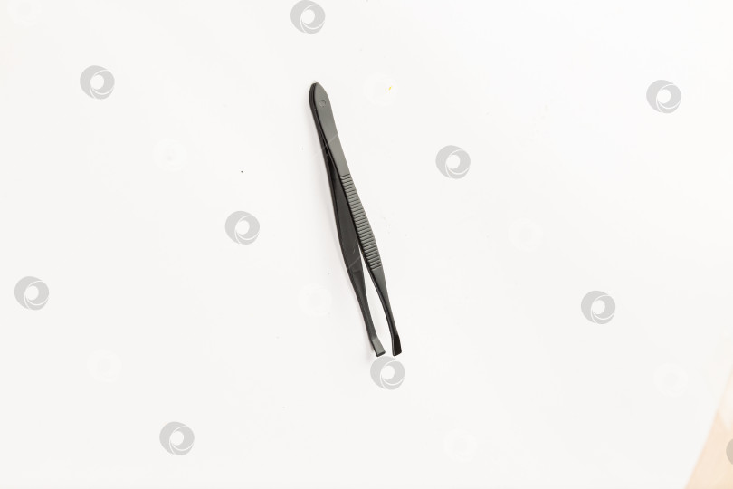 Скачать Пинцет для бровей фотосток Ozero