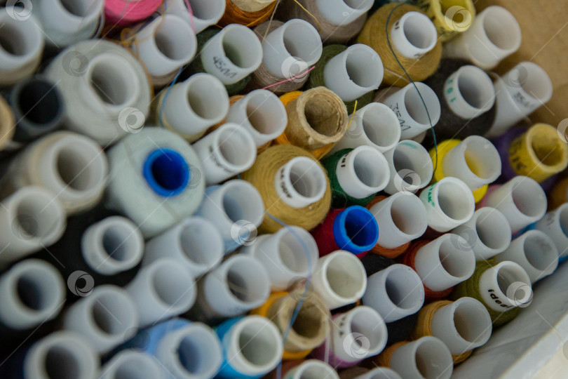 Скачать Катушки с нитками фотосток Ozero