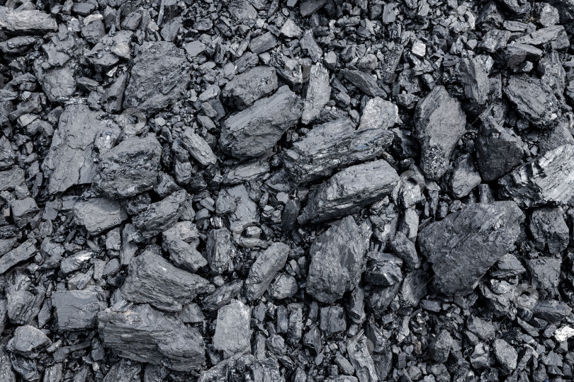 Скачать Фон из крупного угля для отопления жилья.  фотосток Ozero