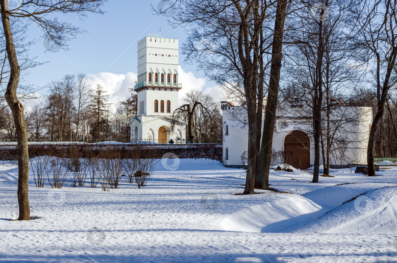 Скачать Высокая белая башня фотосток Ozero