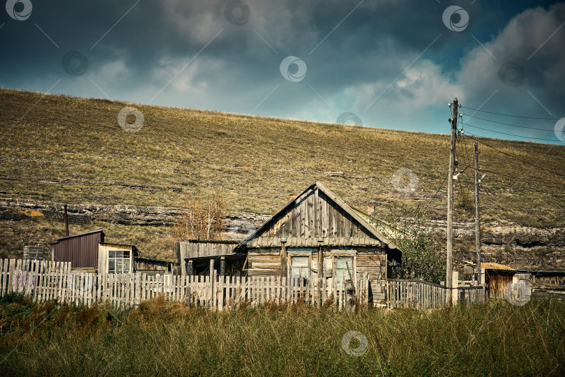 Скачать Заброшенная изба. фотосток Ozero