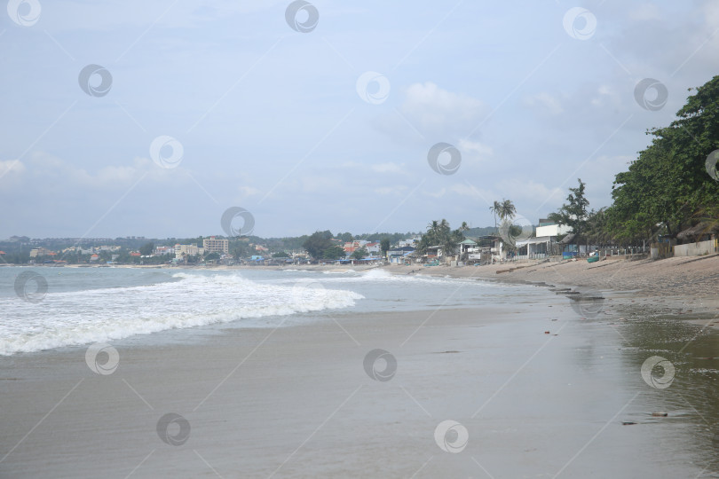 Скачать Пейзаж с морским пляжем и песком фотосток Ozero