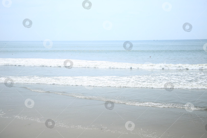 Скачать Пейзаж с морским пляжем и песком фотосток Ozero