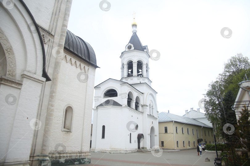 Скачать панорама на территорию одного из  Храмов российского города фотосток Ozero