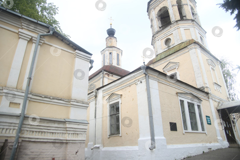 Скачать панорама на территорию одного из церковных зданий фотосток Ozero
