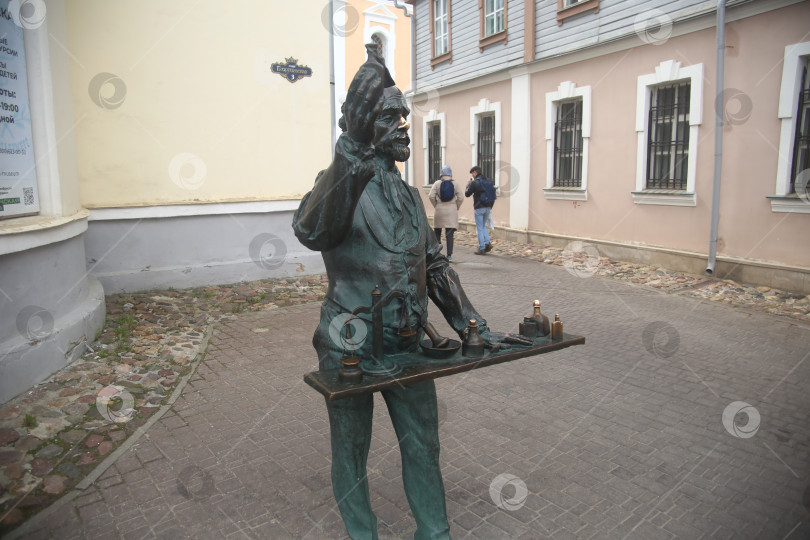 Скачать Вид на центр и культурную скульптуру города Владимир фотосток Ozero