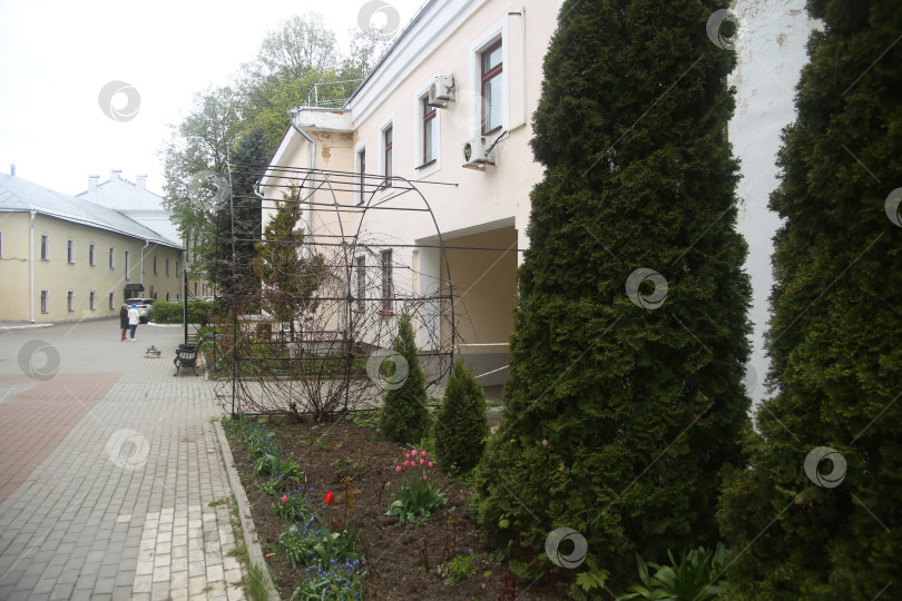 Скачать Пейзаж с видом на вход в Храм во Владимире фотосток Ozero