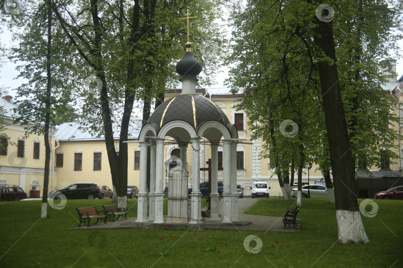 Скачать Вид на часть территории Храма в российском городе фотосток Ozero