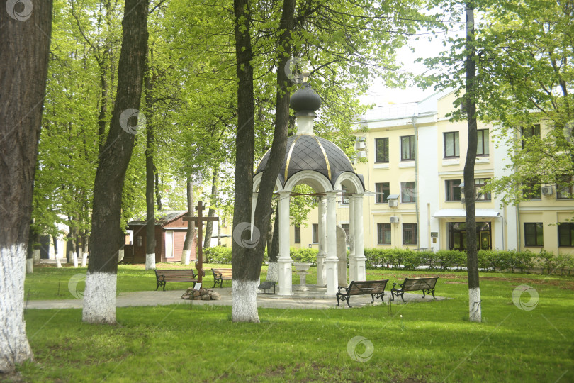 Скачать Пейзаж с видом на территорию Храма во Владмире фотосток Ozero