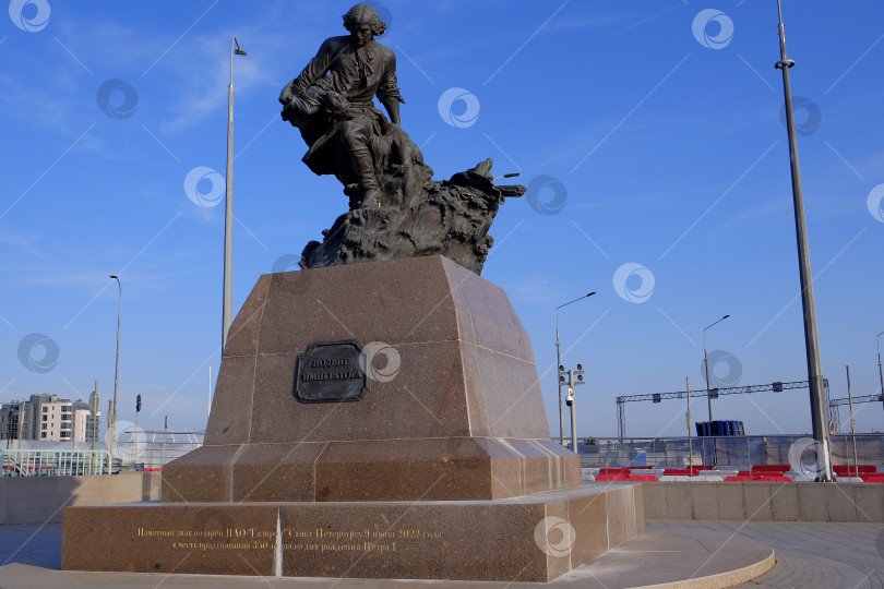 Скачать Памятник_Подвиг Императора_Петру Первому от Компании Газпром городу фотосток Ozero