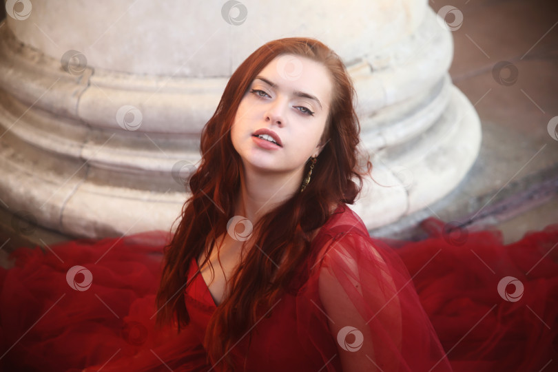 Скачать Красивая и молодая девушка фотосток Ozero