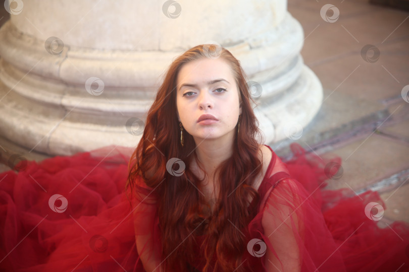 Скачать Девушка молодая и красивая фотосток Ozero