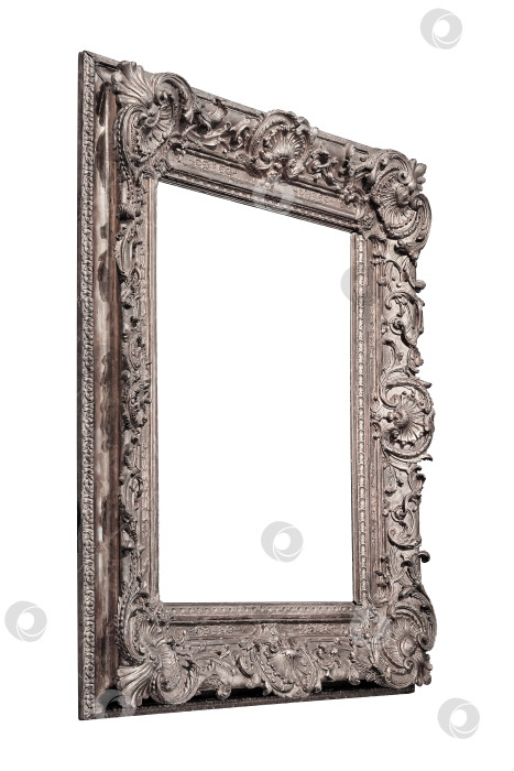 Скачать Серебряная рамка для картин, зеркал или фотографий в ракурсе, выделенная на белом фоне. Элемент дизайна с контуром вырезки фотосток Ozero