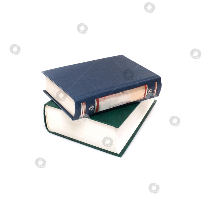 Скачать Стопка книг в цветных обложках с белыми листами, выделяющимися на белом фоне фотосток Ozero