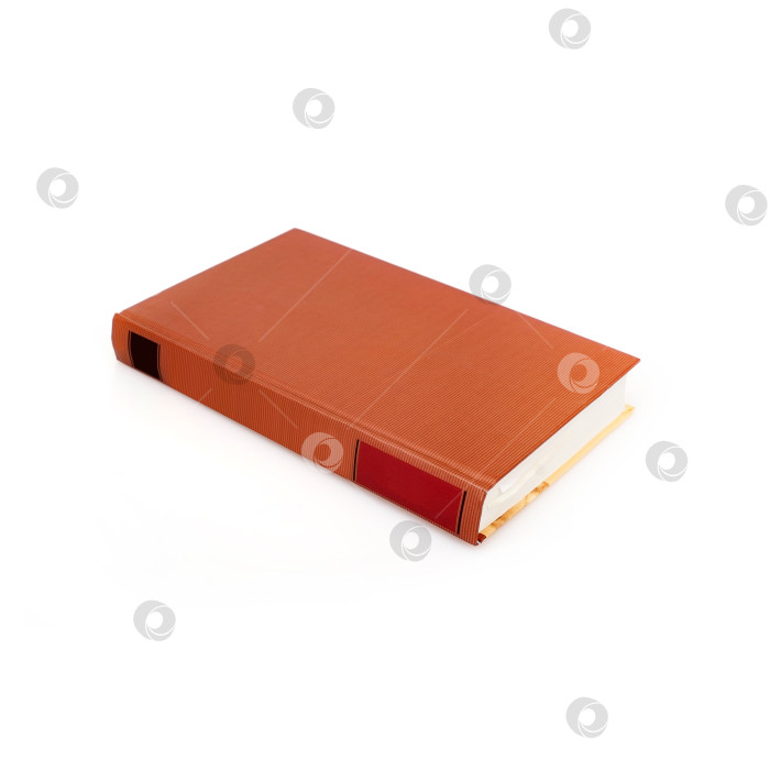 Скачать Книга в коричневой обложке с белыми листами, выделенными на белом фоне фотосток Ozero