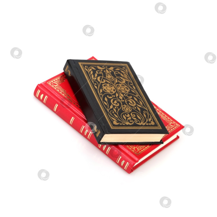 Скачать Стопка книг с белыми листами, выделенными на белом фоне фотосток Ozero