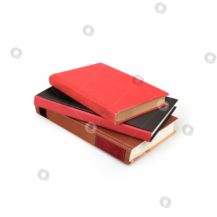 Скачать Стопка книг в цветных обложках с белыми листами, выделяющимися на белом фоне фотосток Ozero