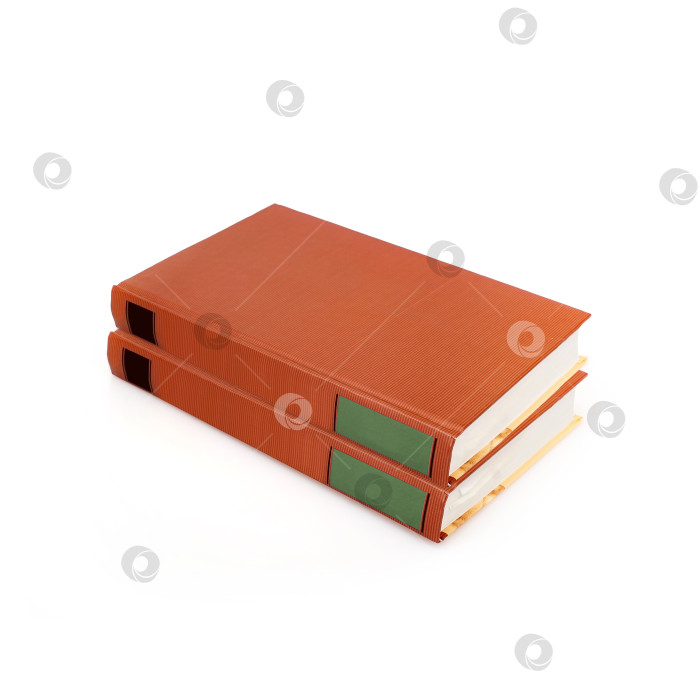 Скачать Стопка книг в цветных обложках с белыми листами, выделяющимися на белом фоне фотосток Ozero