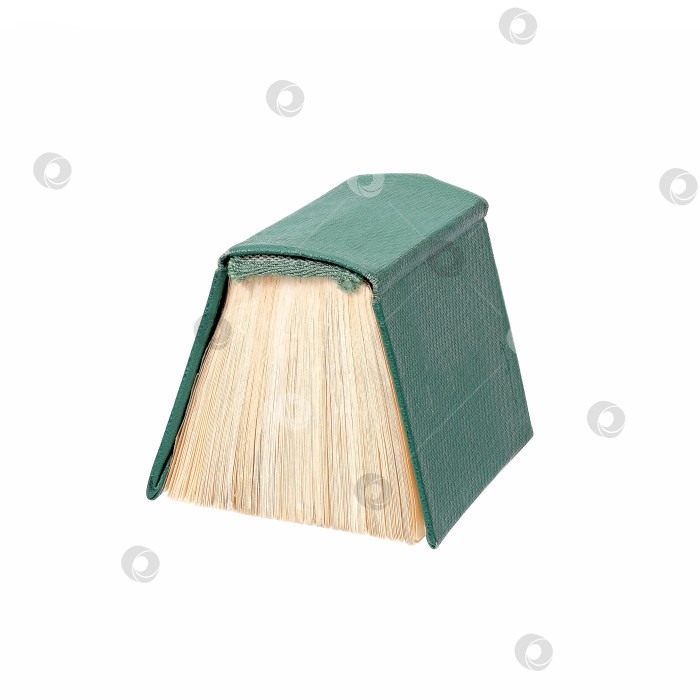 Скачать Летающая зеленая книга, выделенная на белом фоне фотосток Ozero