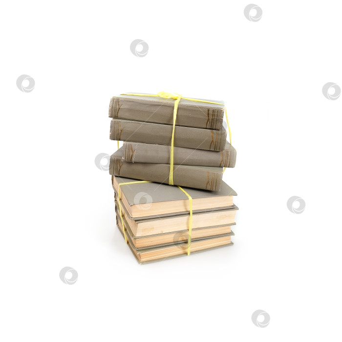 Скачать Стопка книг с белыми листами, выделенными на белом фоне фотосток Ozero