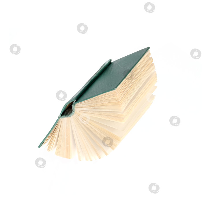 Скачать Летающая зеленая книга, выделенная на белом фоне фотосток Ozero