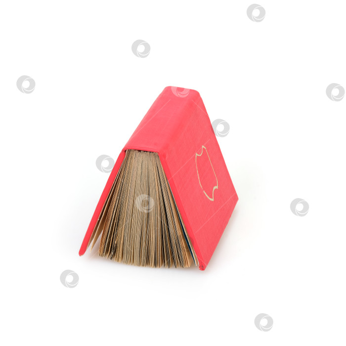 Скачать Одна красная книга, выделенная на белом фоне фотосток Ozero