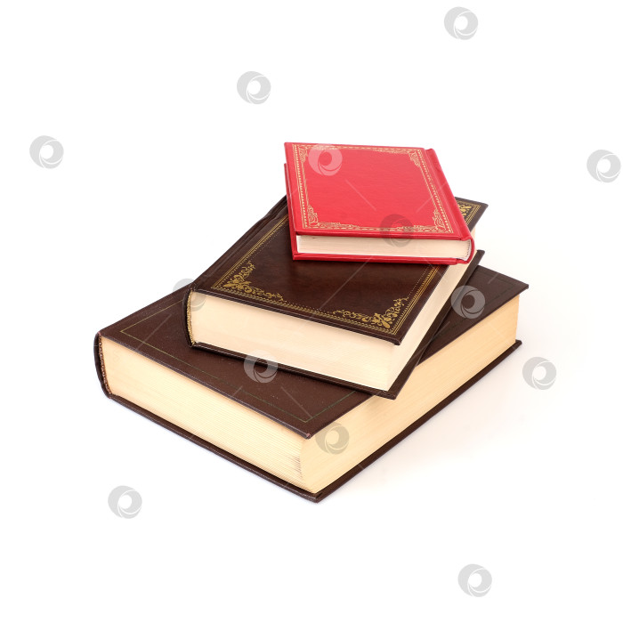 Скачать Стопка книг в цветных обложках с белыми листами, выделяющимися на белом фоне фотосток Ozero