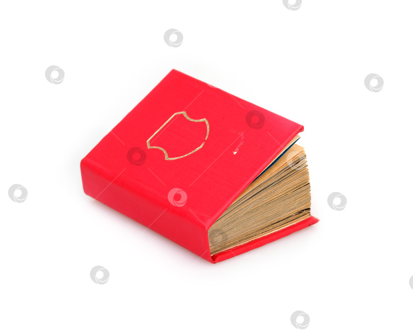 Скачать Одна красная книга, выделенная на белом фоне фотосток Ozero