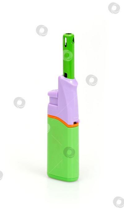 Скачать Газовая зажигалка, выделенная на белом фоне фотосток Ozero