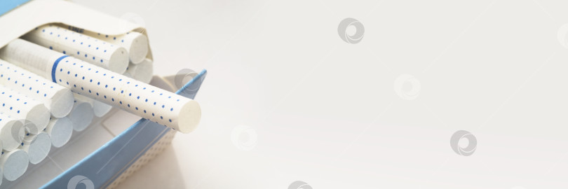 Скачать Макет сигаретной пачки, выделенный на белом фоне фотосток Ozero