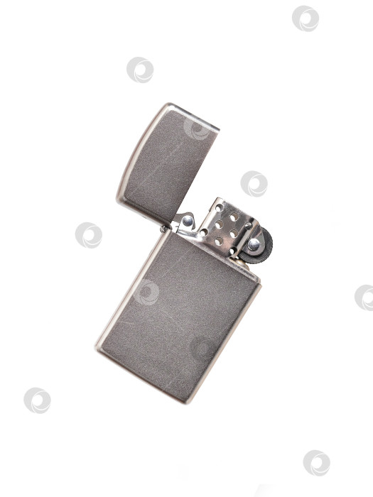 Скачать Газовая зажигалка из серебристого металла, выделенная на белом фоне фотосток Ozero