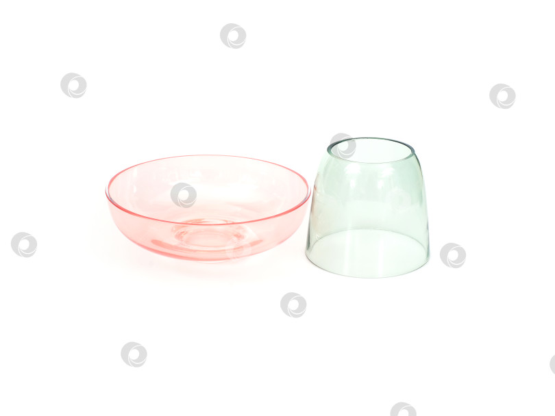 Скачать Элегантная стеклянная ваза для цветов, выделяющаяся на белом фоне фотосток Ozero