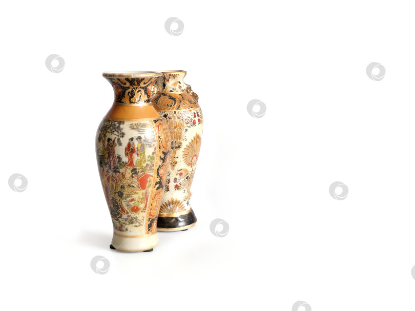 Скачать Китайские вазы в старинных традициях, выделенные на белом фоне фотосток Ozero