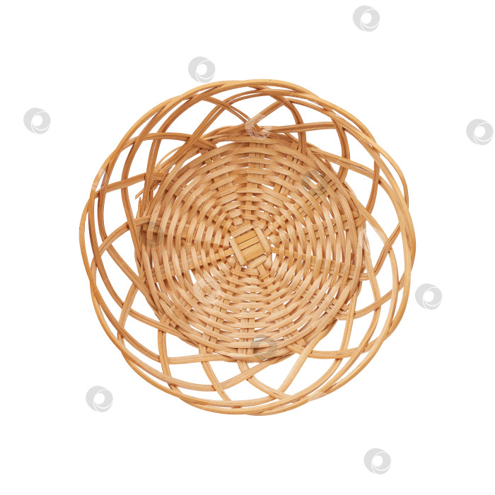 Скачать Плетеная корзина ручной работы, выделенная на белом фоне фотосток Ozero