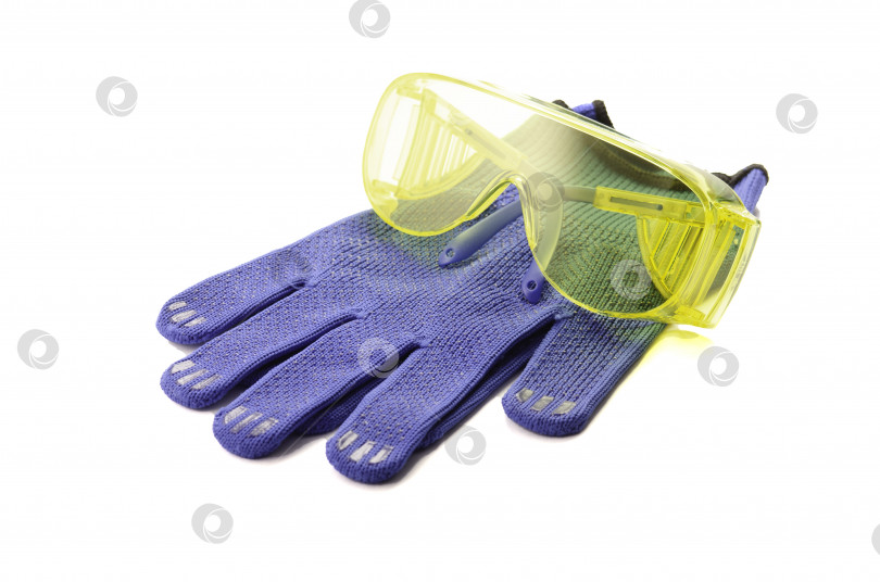 Скачать желтые защитные очки и перчатки, выделенные на белом фоне фотосток Ozero
