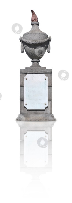 Скачать Ваза на гранитной подставке, выделяющаяся на белом фоне. Элемент дизайна с контуром вырезки фотосток Ozero