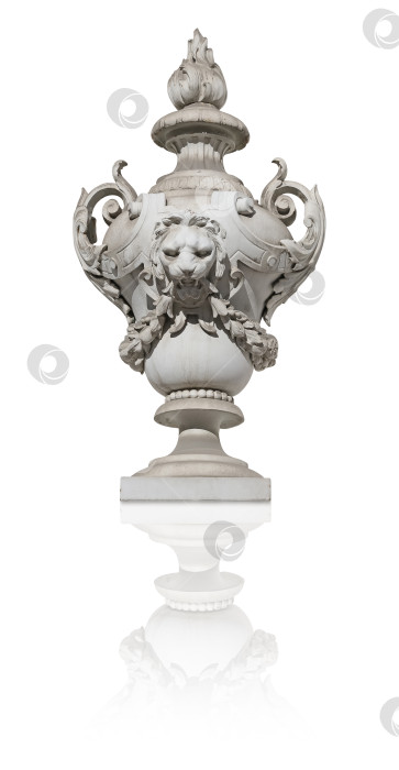 Скачать Старинная декоративная мраморная ваза, выделенная на белом фоне. Элемент дизайна с контуром вырезки фотосток Ozero