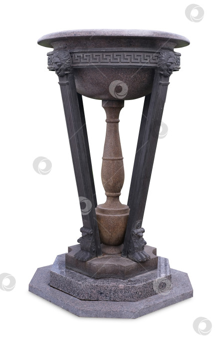 Скачать Старинная декоративная ваза из камня и бронзы на треноге, выделенная на белом фоне. Элемент дизайна с контуром вырезки фотосток Ozero