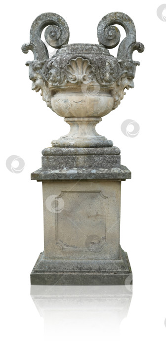 Скачать Каменная ваза на пьедестале, выделяющаяся на белом фоне. Элемент дизайна с контуром вырезки фотосток Ozero