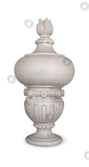 Скачать Классическая садовая ваза из белого камня, выделяющаяся на белом фоне отражением. Элемент дизайна с контуром вырезки. Чрезвычайно высокое разрешение фотосток Ozero