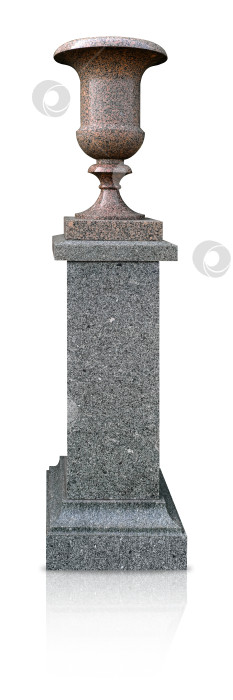 Скачать Садовая каменная (гранитная) ваза, выделенная на белом фоне. Элемент дизайна с вырезанной дорожкой фотосток Ozero