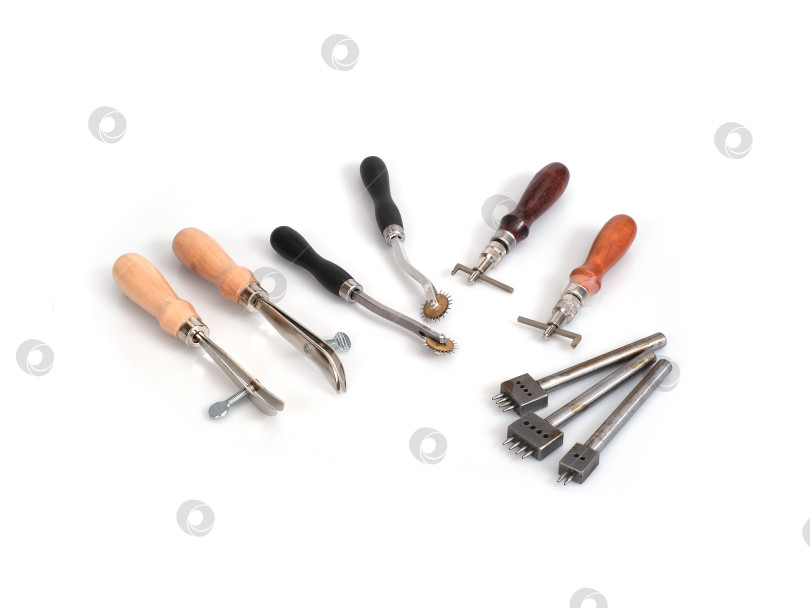 Скачать Инструменты для обработки кожи, выделенные на белом фоне фотосток Ozero