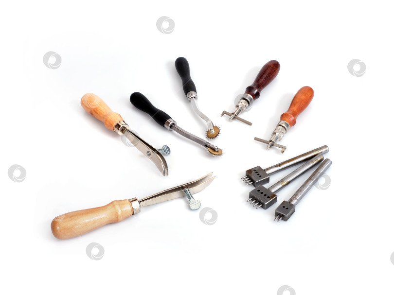 Скачать Инструменты для обработки кожи, выделенные на белом фоне фотосток Ozero