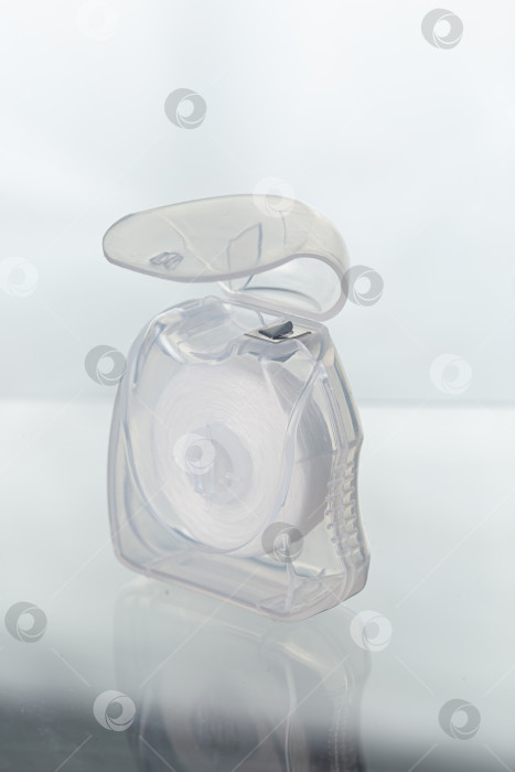 Скачать Зубная нить в прозрачном контейнере фотосток Ozero